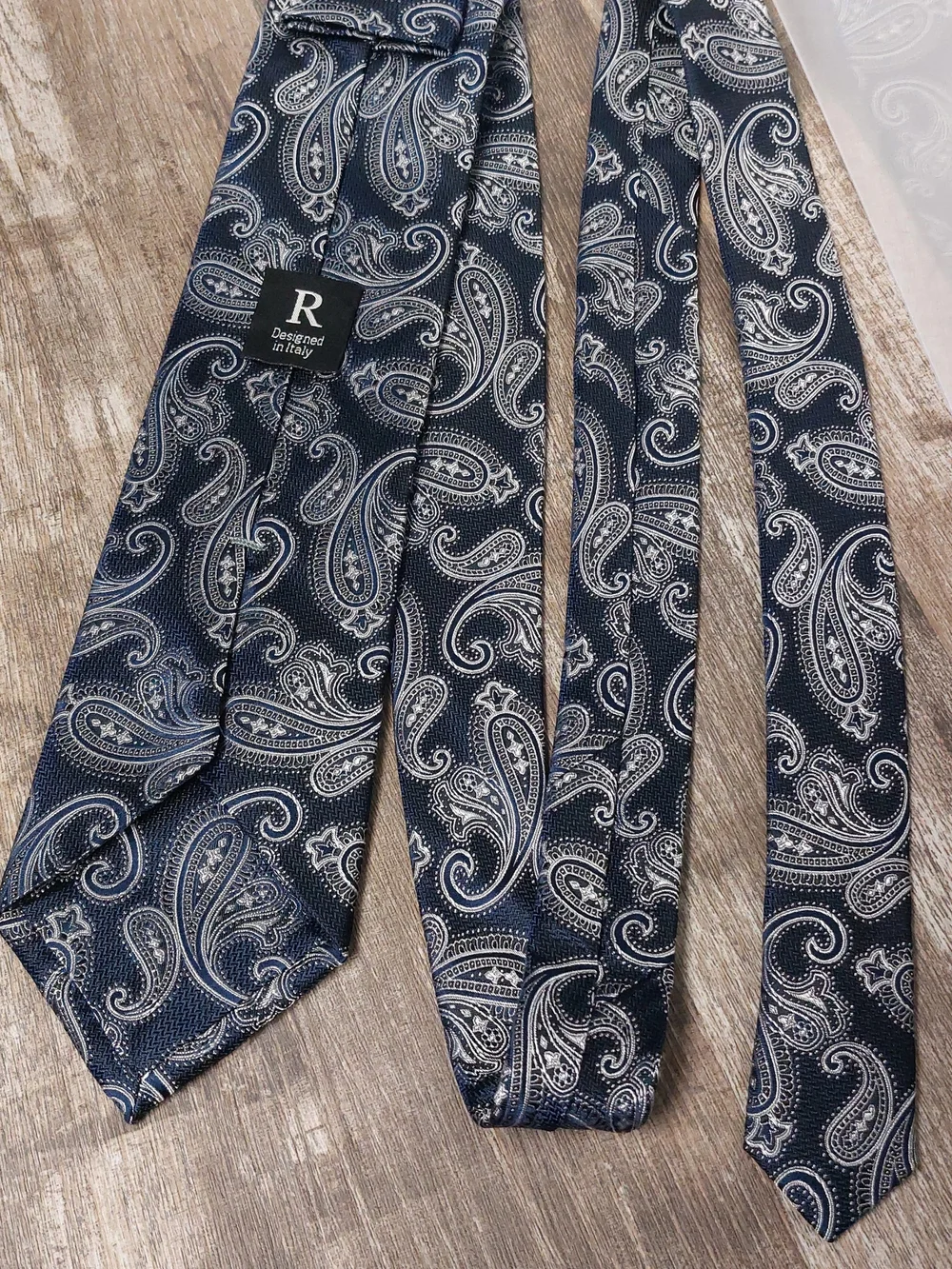R Designed in Italy classic navy